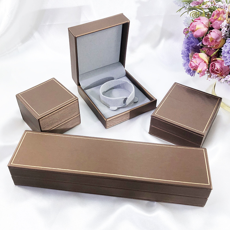 新款咖啡色PU皮首饰盒黄金珠宝饰品包装盒现货戒指盒项链手镯盒