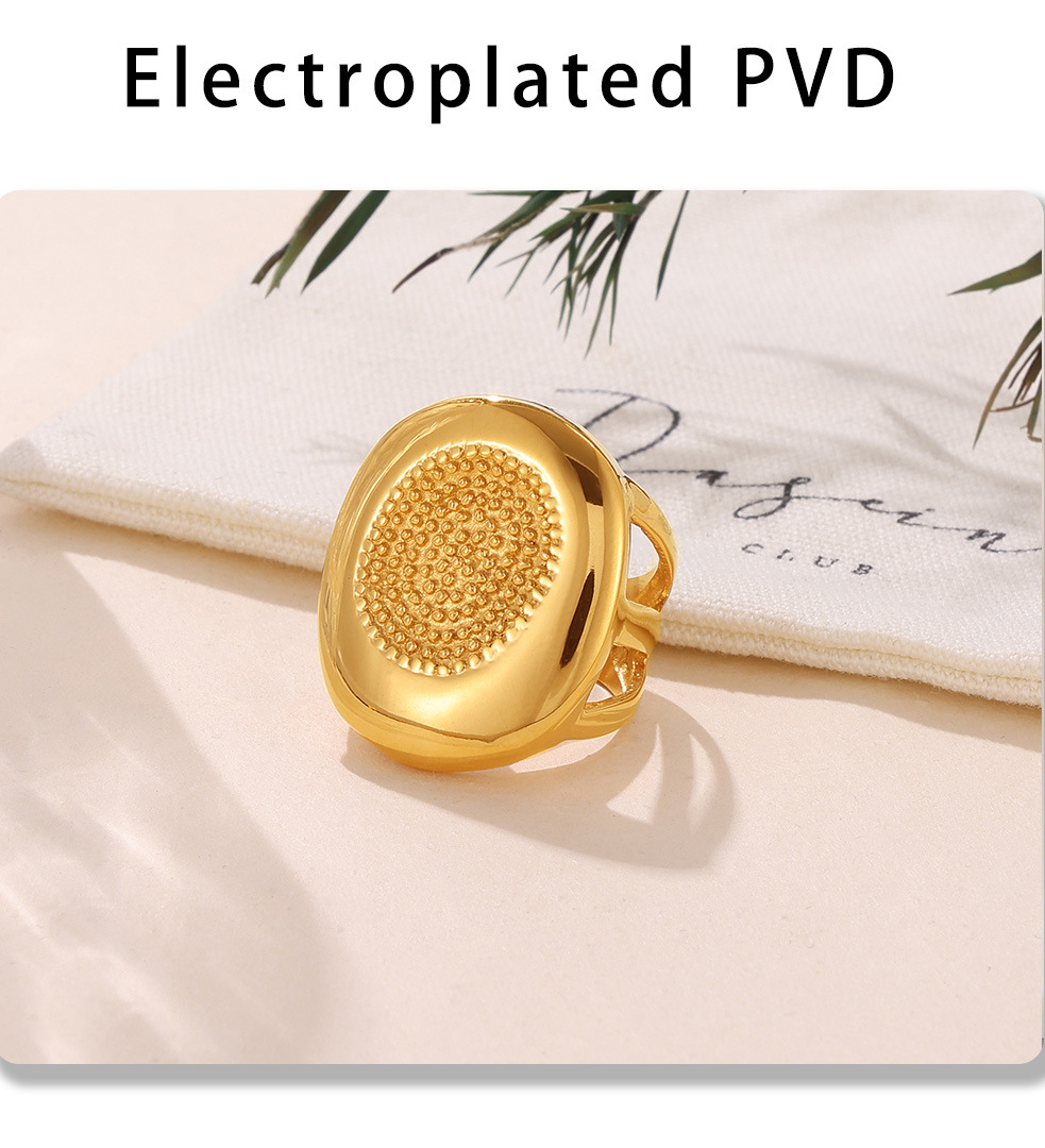 Ring aus Titanstahl mit quadratischem Zuckerpalmenmuster und Liebesabdruck, PVD-galvanisiert, farbbeständig_voghion.com