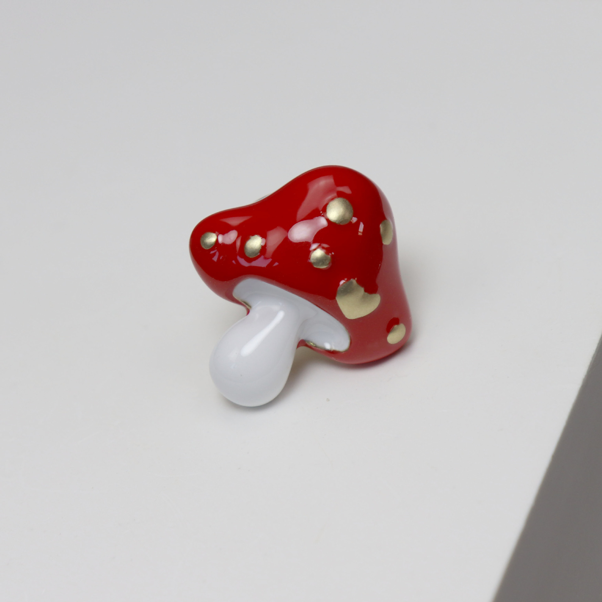 Middle Ancient vintage Enamel Cute Small Mushroom Corsage Women's Shawl Buckle Jewelry Collar Pin Brooch