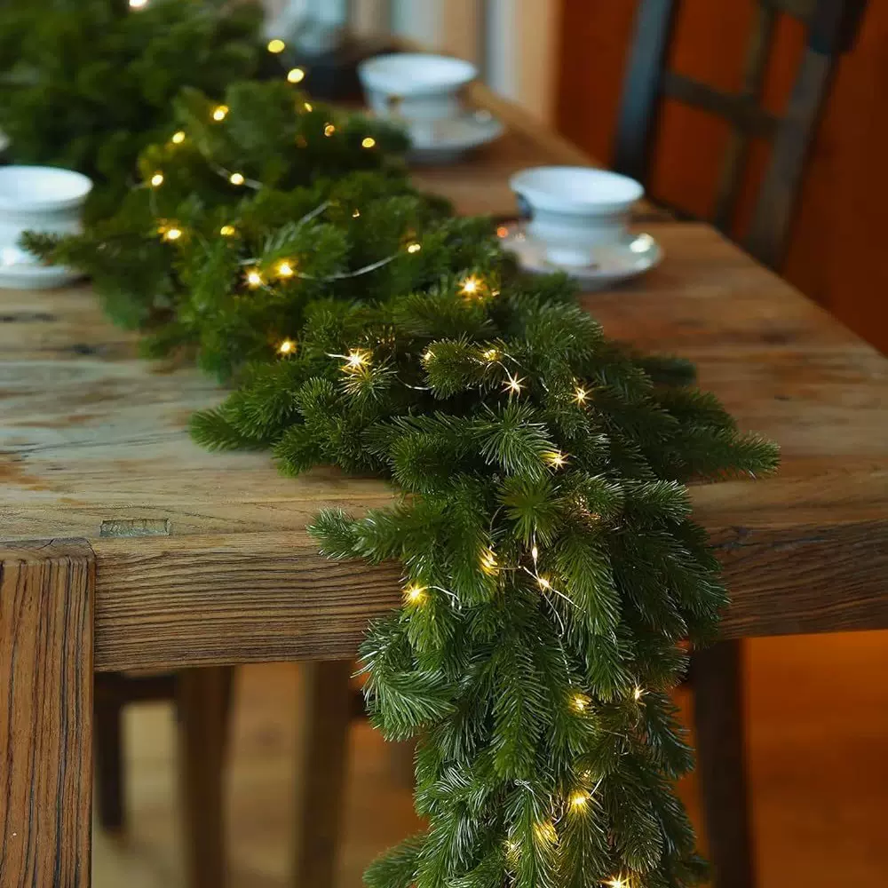 跨境 美式圣诞节餐桌装饰品仿真松针柏叶松树叶门挂楼梯家居挂饰
