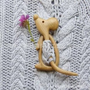 羳¿Brooch pin with woodenanimal patternľƄᘶY