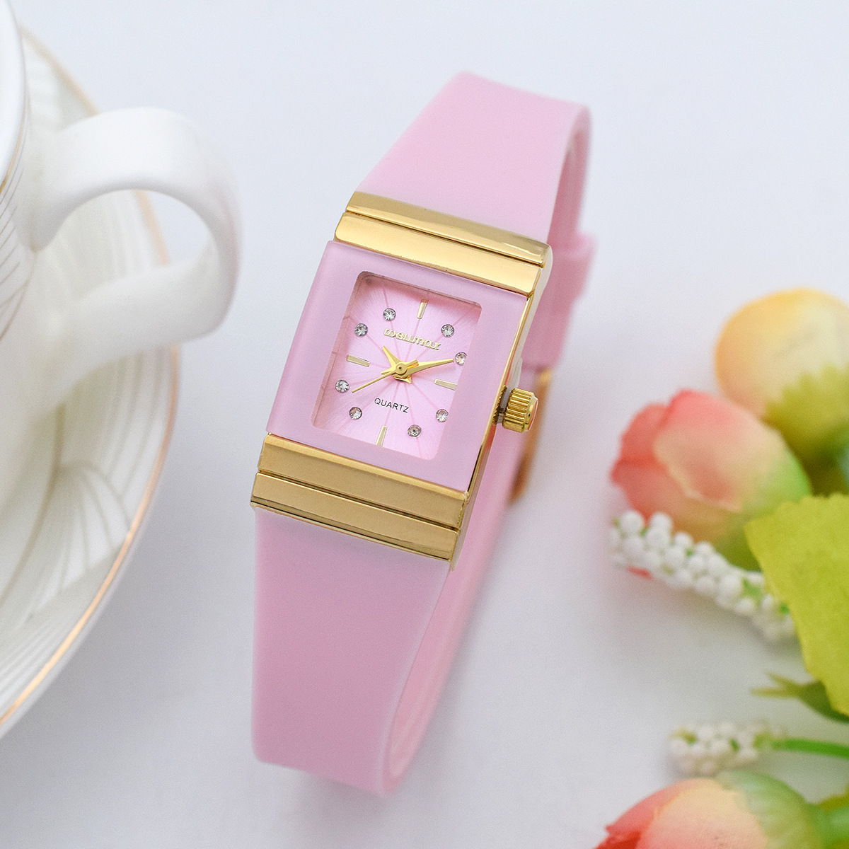 Heiße verkaufende neue kleine quadratische Damenuhr mit Silikonband, modische Damenuhr mit Diamanteinlage, trendige und personalisierte Quarzuhr_voghion.com