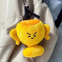 トロフィーのぬいぐるみのキーホルダー元旦の新年のプレゼントが可愛いです。