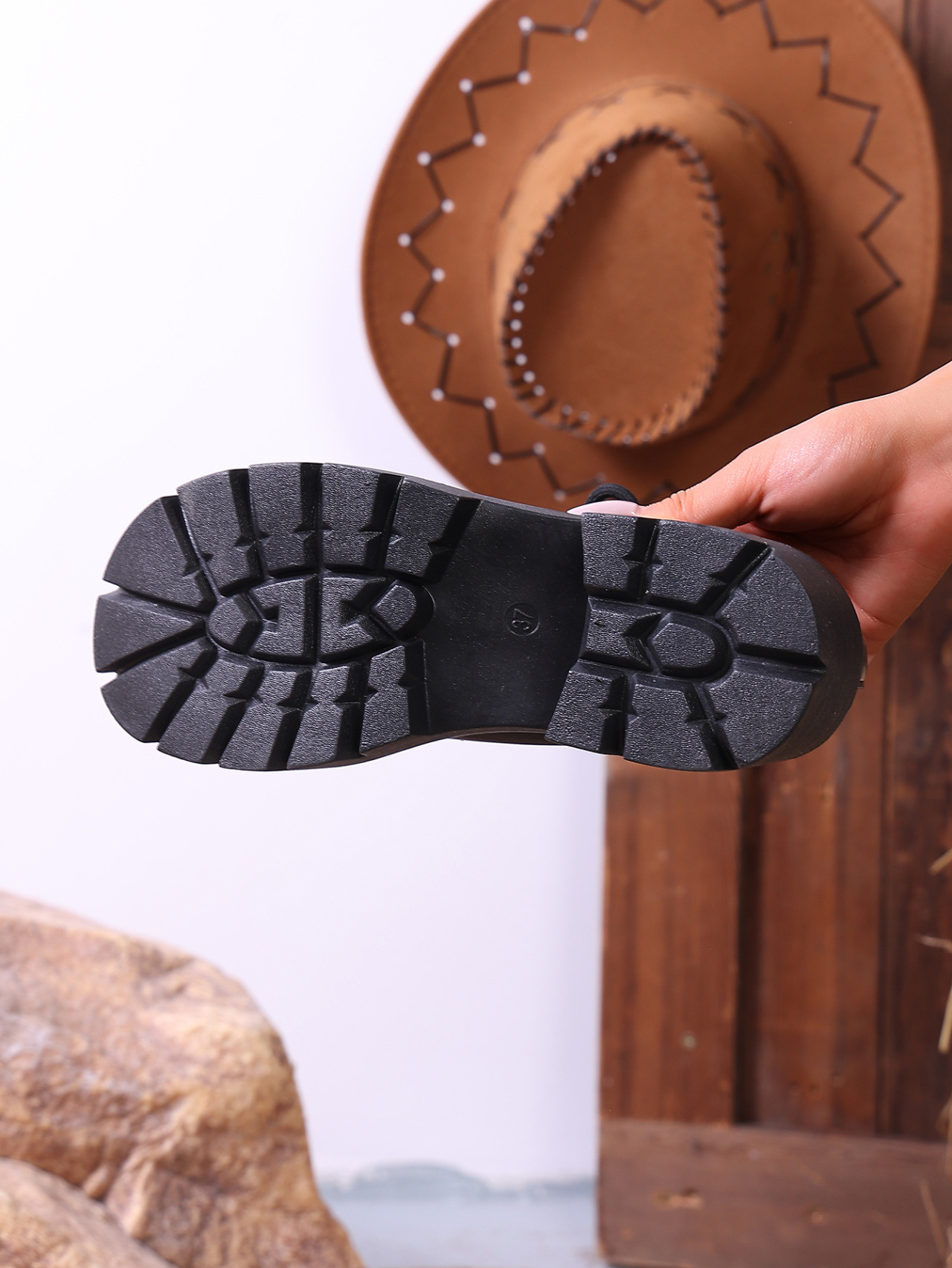Damesschoenen met veters hak mid retro plateau chunky hakken_voghion.com