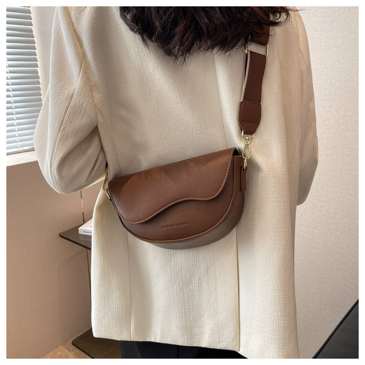 Damen 2024 Neue Mode Vielseitige Kleine Quadratische Hochwertige Internet Celebrity Live Broadcast Unterarm Satteltasche_voghion.com