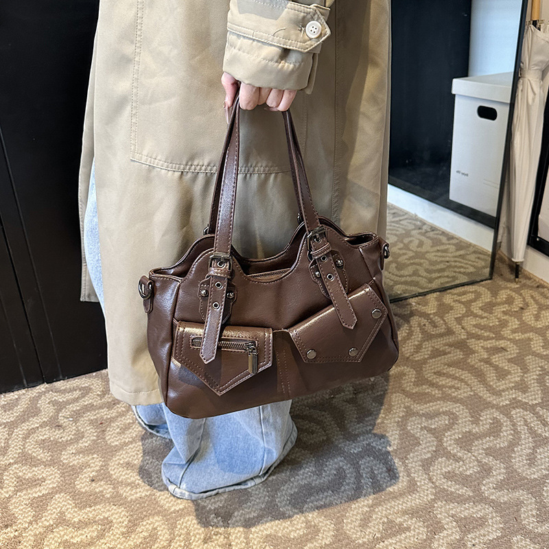 Bolso de alta capacidad retro europeo y americano 2024 nuevo bolso de mensajero portátil con costuras bolso femenino bolso de axila de cuero suave simple