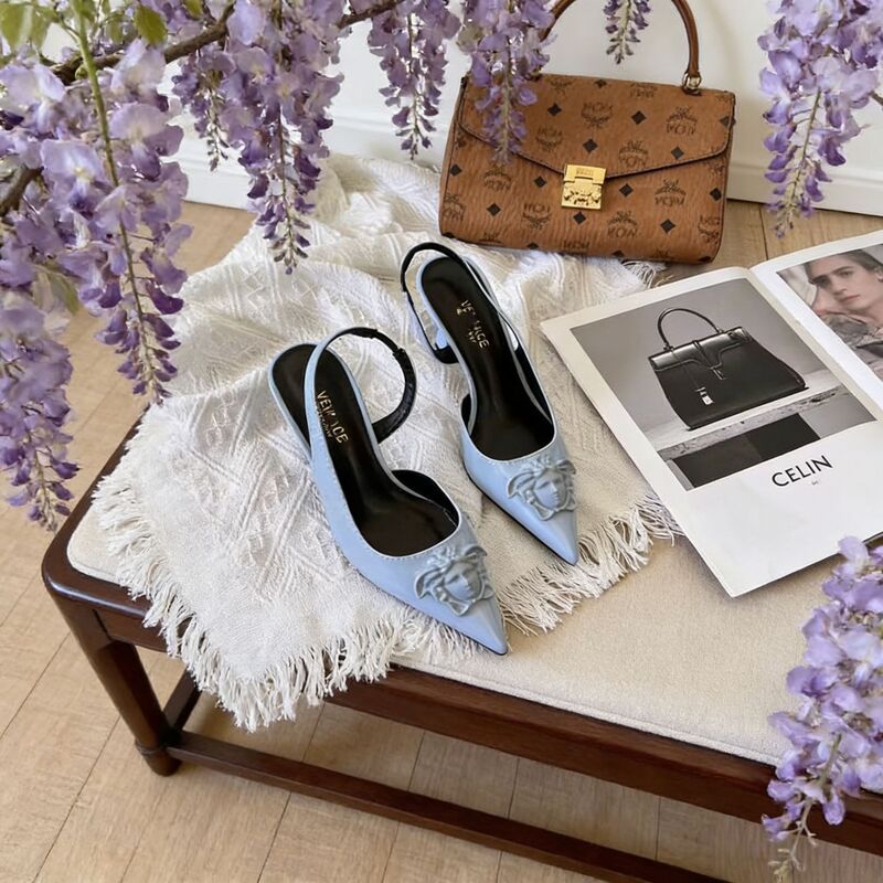 2026 High-End Version V New Trendy Pointed Toe Stiletto Heeled Closed-Toe Sandals, European and American Fashion Classic Patent Leather High Heels for Women