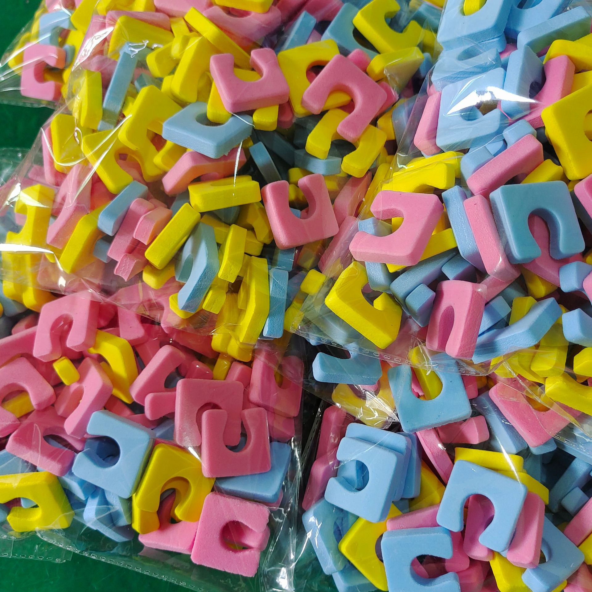 En stock al por mayor de alta espuma separador Eva dedo separador de uñas especial dedo del pie separador solo dedo melocotón corazón cinco dedos