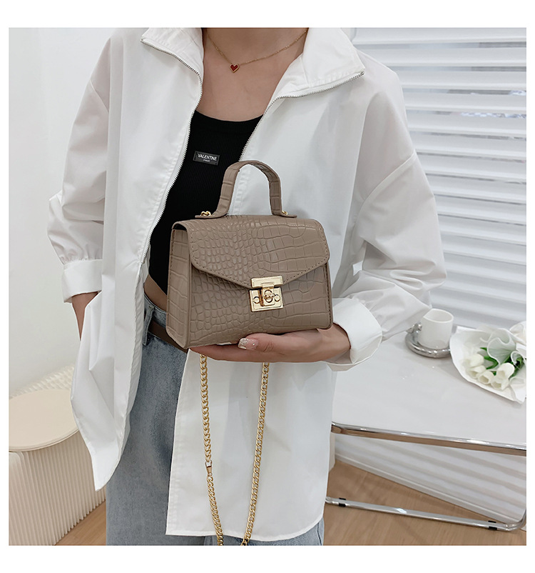 Streetwear Solid Color Square Buckle Chain Bag display picture 4