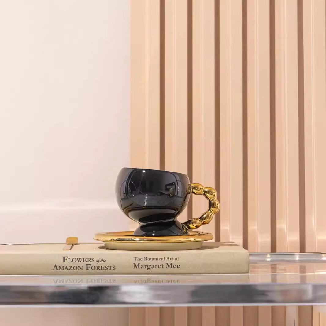 Creativo y lujoso estilo nórdico blanco y negro taza de plato taza de marca taza de café de cerámica taza de alto valor de la cara taza de mango galvanizado