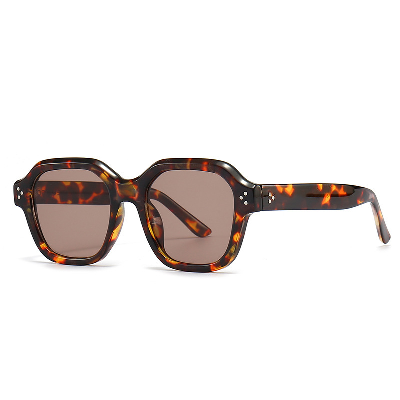 Versatile Minimalist Women's Sunglasses 2026 New Model Letter Print UV Protection Thick Frame Square Couple Street Style Vacation Glasses_voghion.com