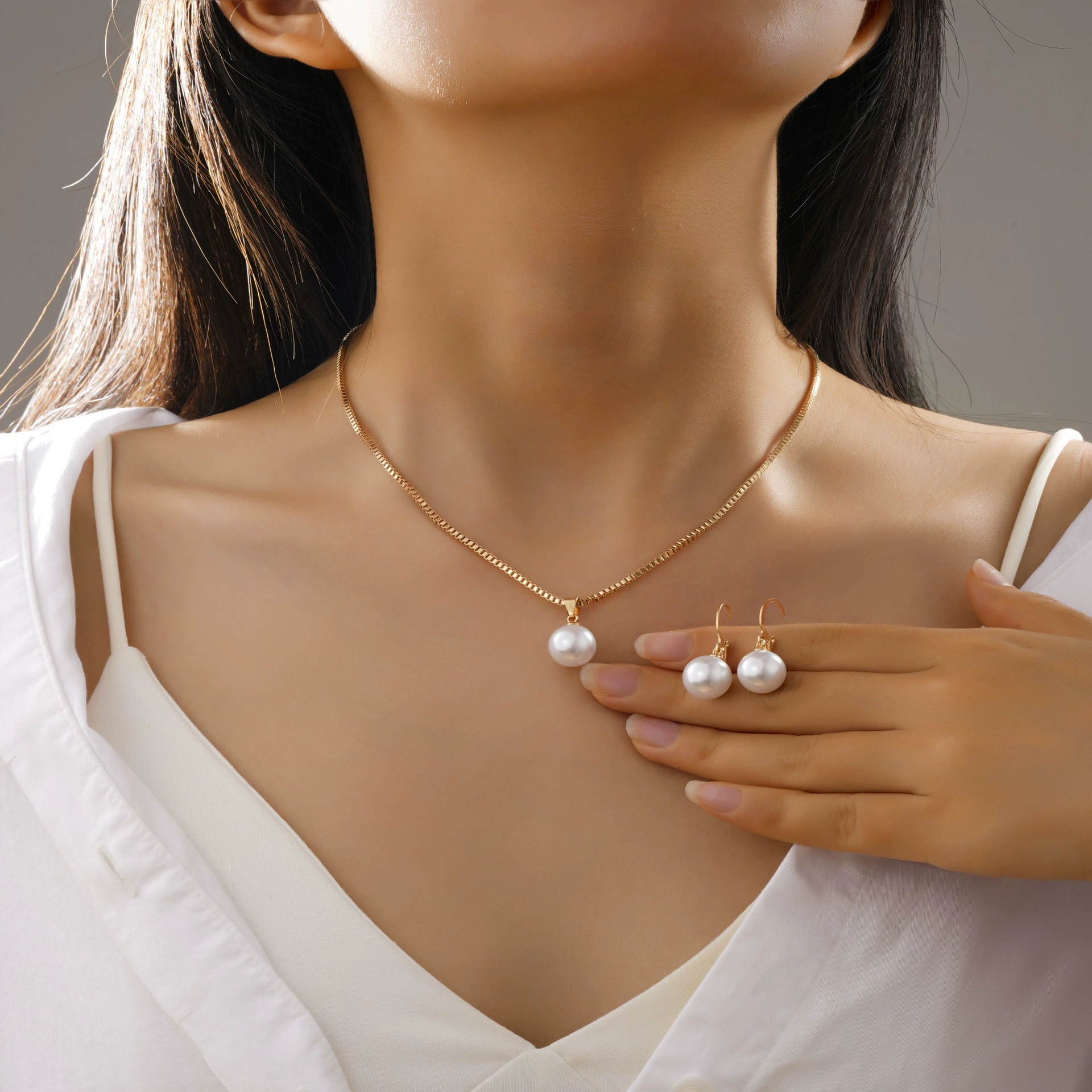 Европейский и американский ювелирный набор модный легкий роскошный жемчуг ожерелье серьги два комплекта нишевые дизайн высокого класса ювелирные изделия оптом