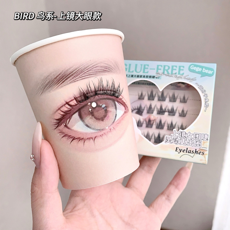 ゴゴ熊狐系は糊なしでまつげをつけて、自分でくっつきます。|undefined