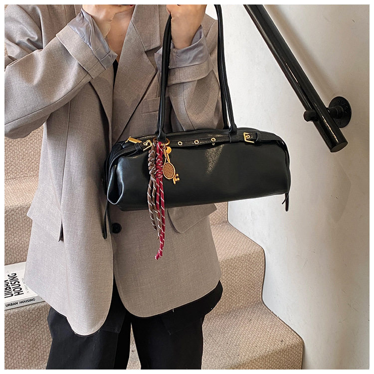 Túi xách baguette nữ phong cách retro, túi đeo tay và kẹp nách thời trang, kiểu dáng gối mềm mại — Burgundy không có mặt dây chuyền, Màu nâu không có mặt dây chuyền, Màu đen không có mặt dây chuyền, Màu nâu với mặt dây chuyền chi tiết 24