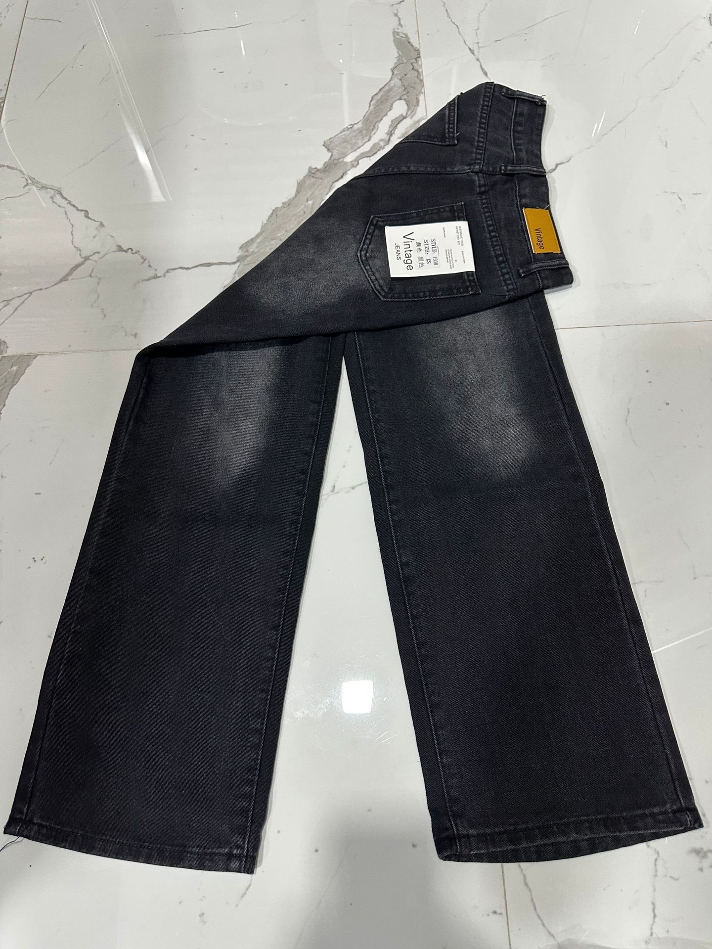 26E0F5B50A7AB7B6A92599D79D627E