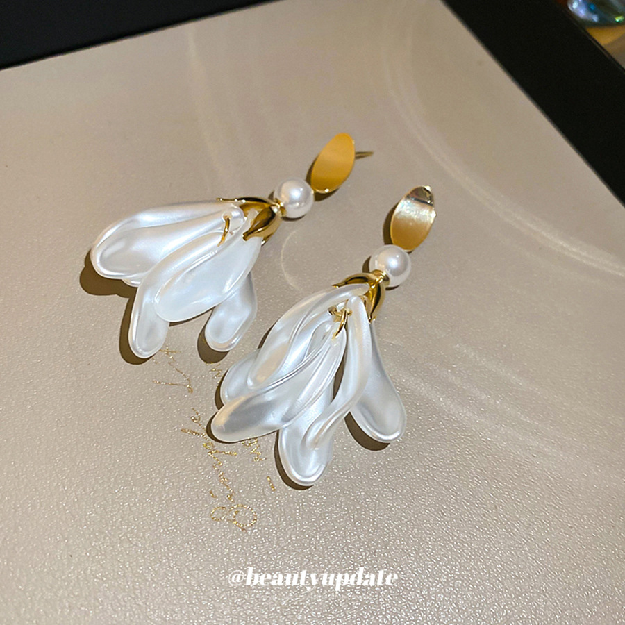 Pendientes de borla de pétalo blanco perla de plata Pendientes largos de moda francesa Pendientes de todo fósforo de alta gama de lujo ligero Mujeres