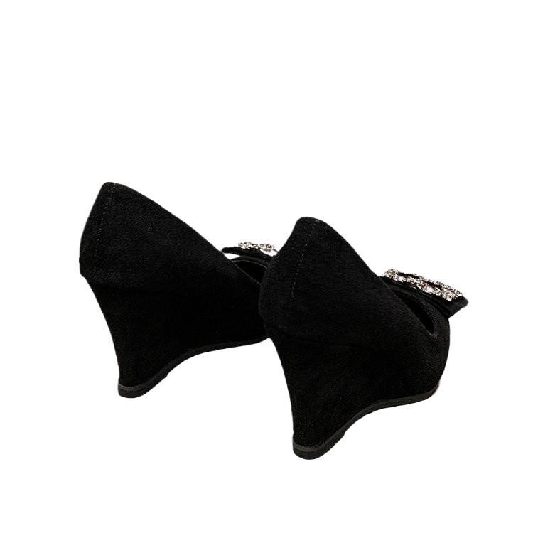 Black high heels pointed-toe wedge heel