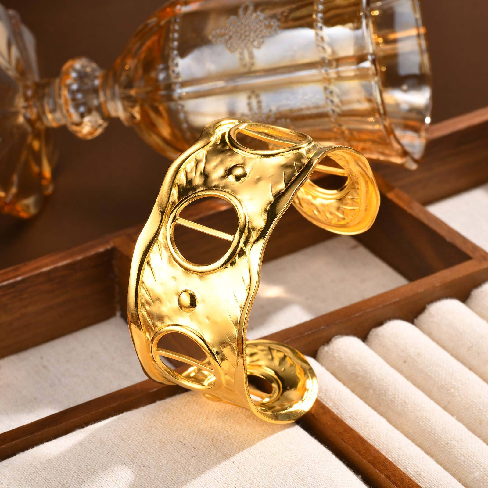 Golden Plated Plating Material Stone-Free Inlay Material Casual Elegant Geometric 201 Stainless Steel Bangle In Bulk