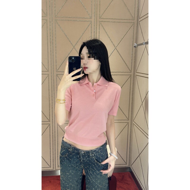 Shenzhen Nanyou high-end women's clothing red polo collar wool short-sleeve knit sweater with letter print, versatile pullover top, lightweight Shenzhen Nanyou high-end women's clothing red polo collar wool short-sleeve knit sweater with letter print, versatile pullover top, lightweight