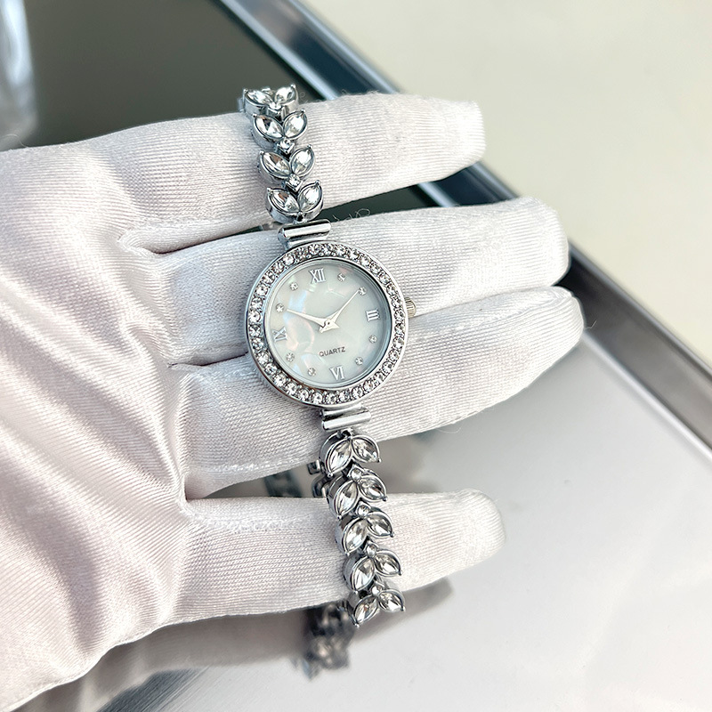 48g Weight Ordinary Glass Mirror Material Alloy Strap Material Simple Style Leaf Single Folding Buckle Quartz Women's Watches