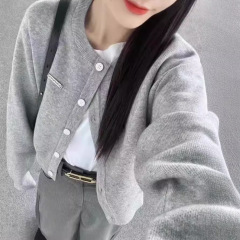 秋のショートカーディガン