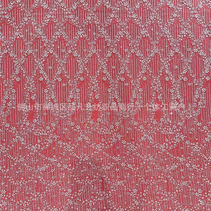 Tejido bordado de tubo de perlas Gao Ding vestido de boda hermoso vestido de rendimiento ropa de moda tela cadena de perlas encaje en stock