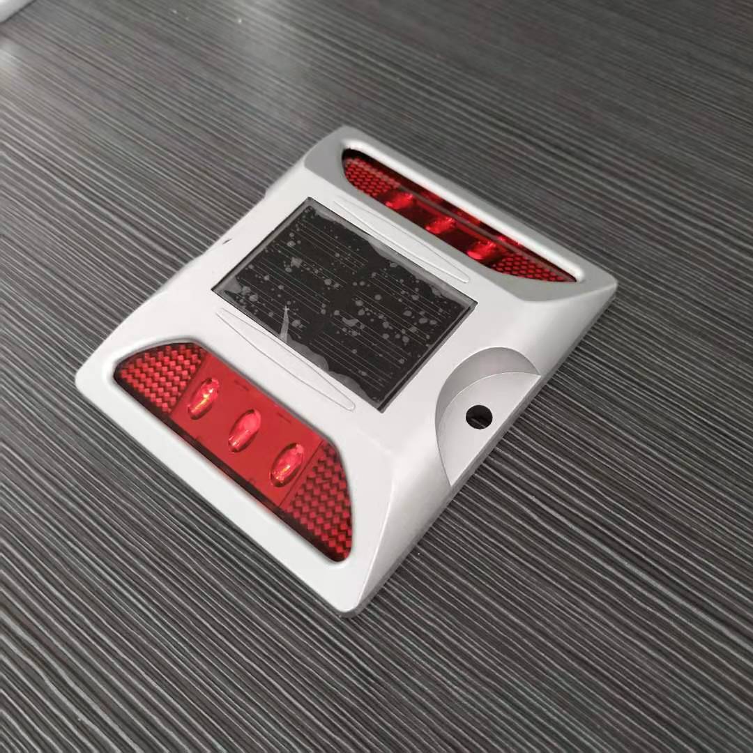 太阳能道钉 铸铝道钉 反光道钉IP68防水 内置反光镜片SRD-608