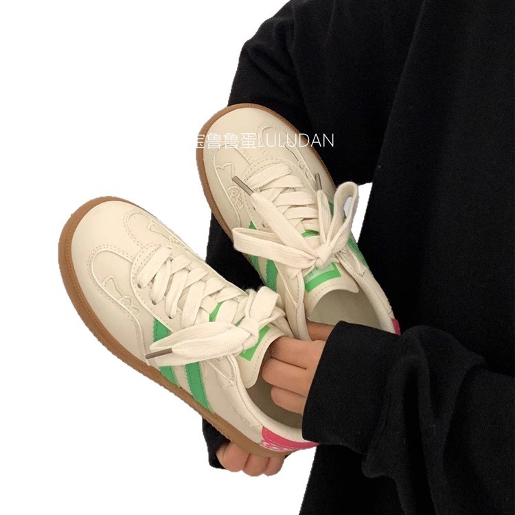 Zapatos casuales de patinaje caliente para mujeres verano y otoño de 2025 nuevos zapatos de mujer, zapatos de entrenamiento de estilo coreano de suela gruesa nicho para mujeres