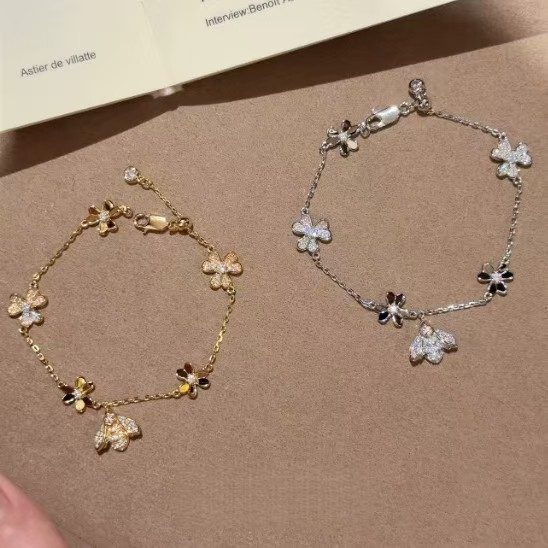 Super Shiny Full Diamond Lucky Clover Insect Bracelet for Women, Niche Design, High-End, Light Luxury, Versatile, Simple Bracelet Super Shiny Full Diamond Lucky Clover Insect Bracelet for Women, Niche Design, High-End, Light Luxury, Versatile, Simple Bracelet