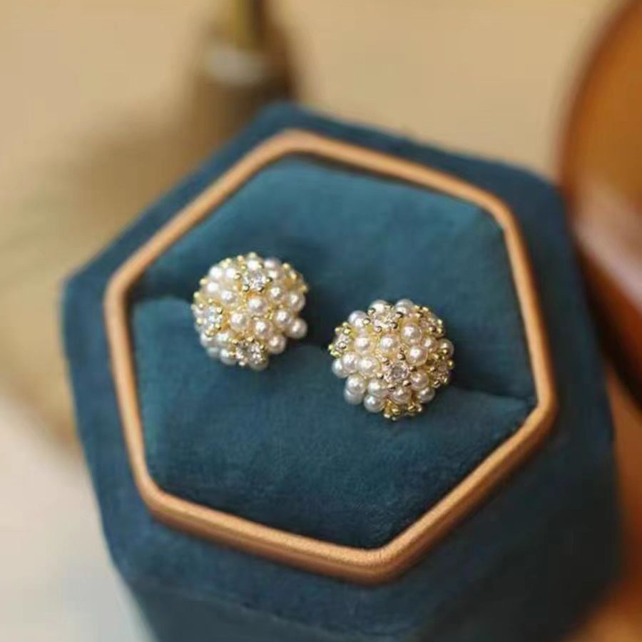 Cubic Zirconia And Pearl Stud Earrings For Everyday Elegance_voghion.com