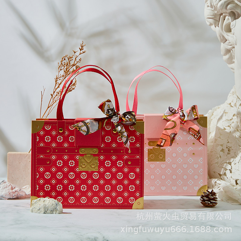 现货批发2022年新款高档爱心粉色红色婚庆礼盒包装手提礼物空盒