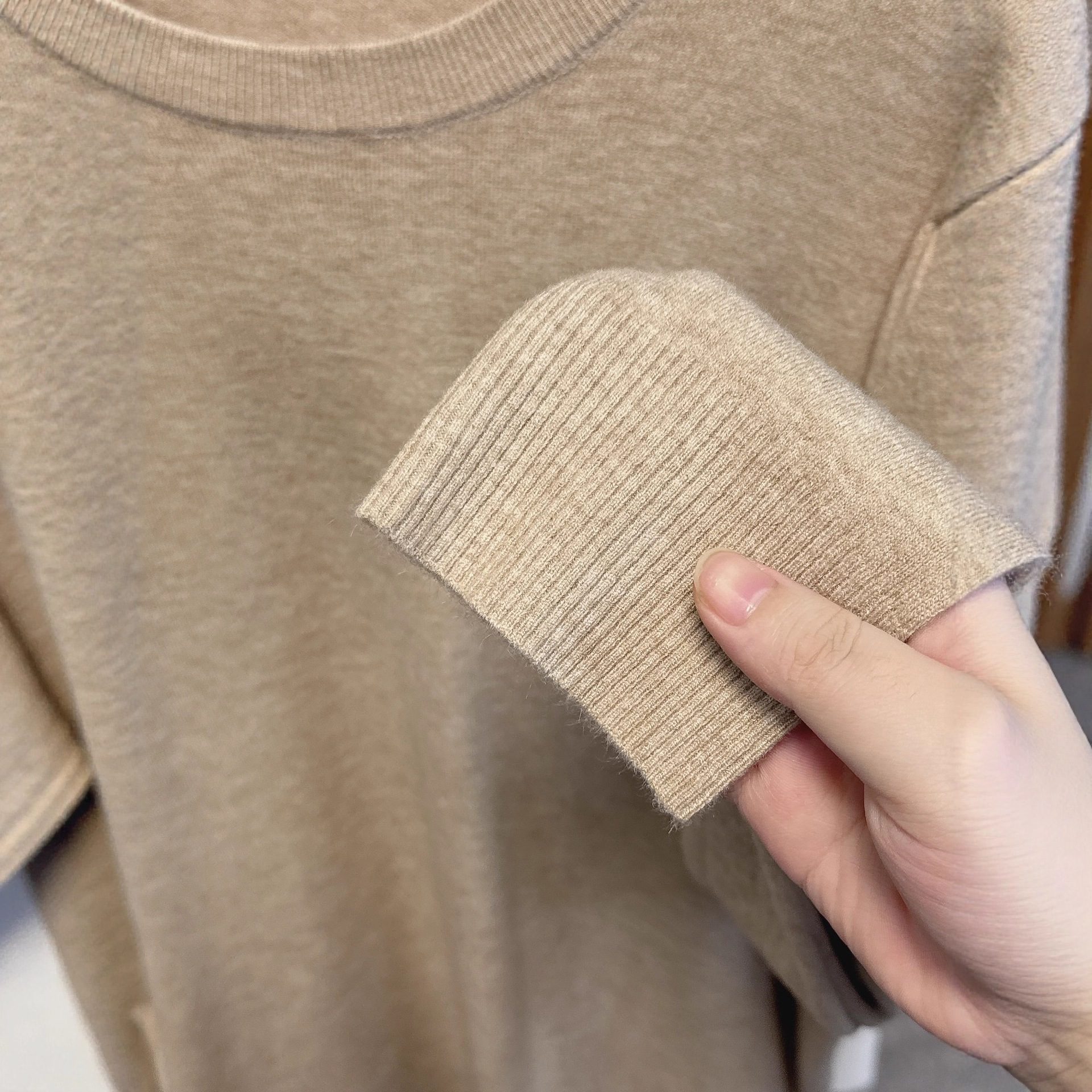 Suéter de cuello redondo para hombres, nuevo tipo de camiseta de punto transfronterizo de otoño y invierno, simple y casual, chaqueta de manga larga de color sólido