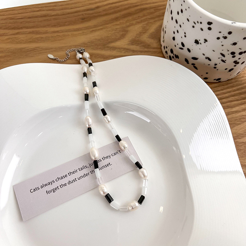 Neue Perlenkette Aus Schwarzem Und Weißem Bambus Mit Dünnen Weißen Perlen display picture 2