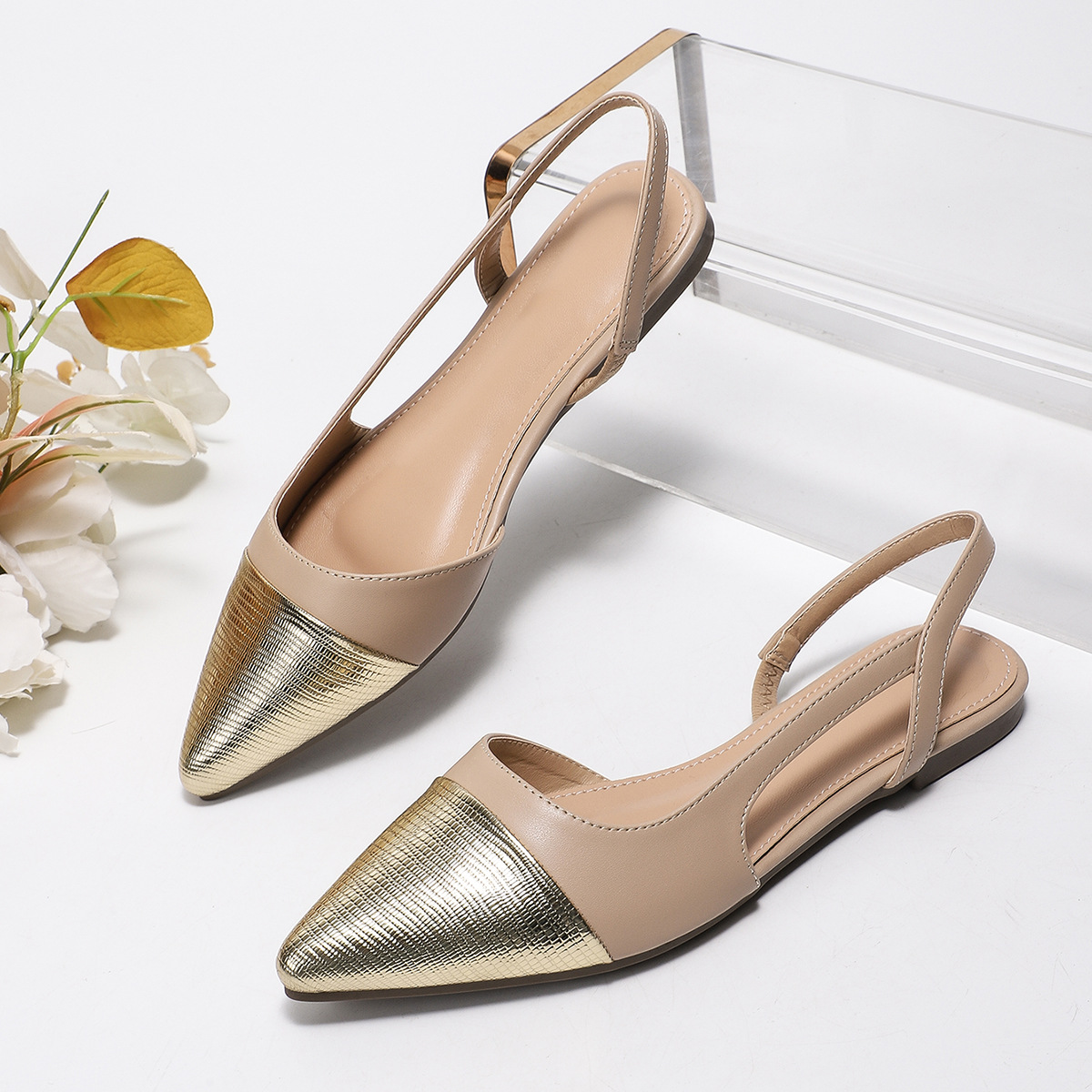 fashionable universal elegant sandals pointed-toe with a strap