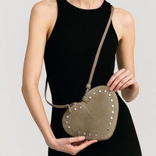 复古吸睛铆钉设计麂皮爱心单肩包时尚小众百搭斜挎包女手提包批发