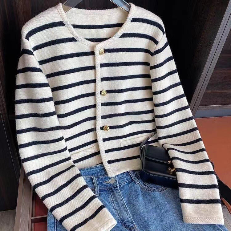 Red and White Contrast Stripesd Soft Waxy Knitted Top for Women 2024 Autum New Sweet Age-Reducing Short Sweater Cardigan Red and White Contrast Stripesd Soft Waxy Knitted Top for Women 2024 Autum New Sweet Age-Reducing Short Sweater Cardigan