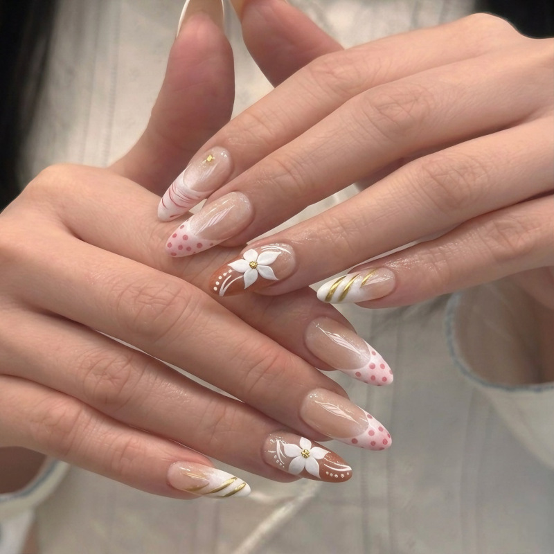 Popular Foreign Trade Item: Gentle Style Wearable Nails with Gold-Plated Nails, Three-Dimensional White Flowers, Gold-Edged Lines, Detachable Nail Pieces