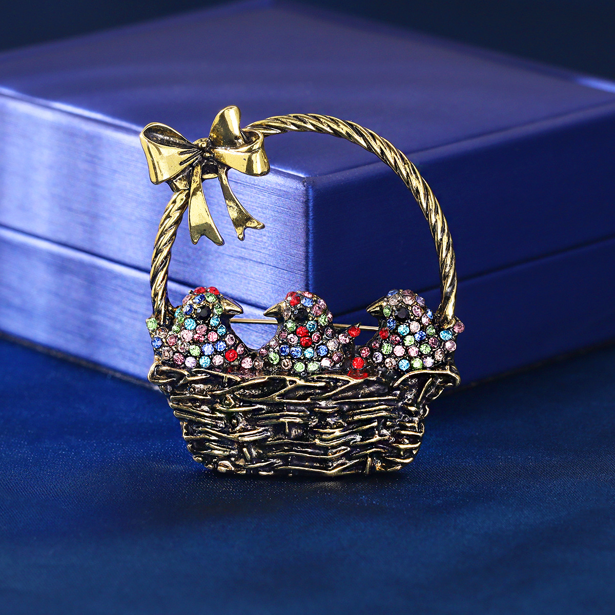 New Stylish and Exquisite Alloy Enamel Flower Basket Brooch, Versatile for Women's Suits and Cardigans, Accessory Pin