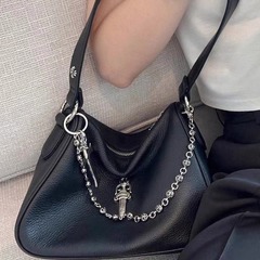 クロハートハンドバッグ女性2023小衆デザイン高級感ファッションギャル鶏塊脇下カバンショルダーバッグ潮