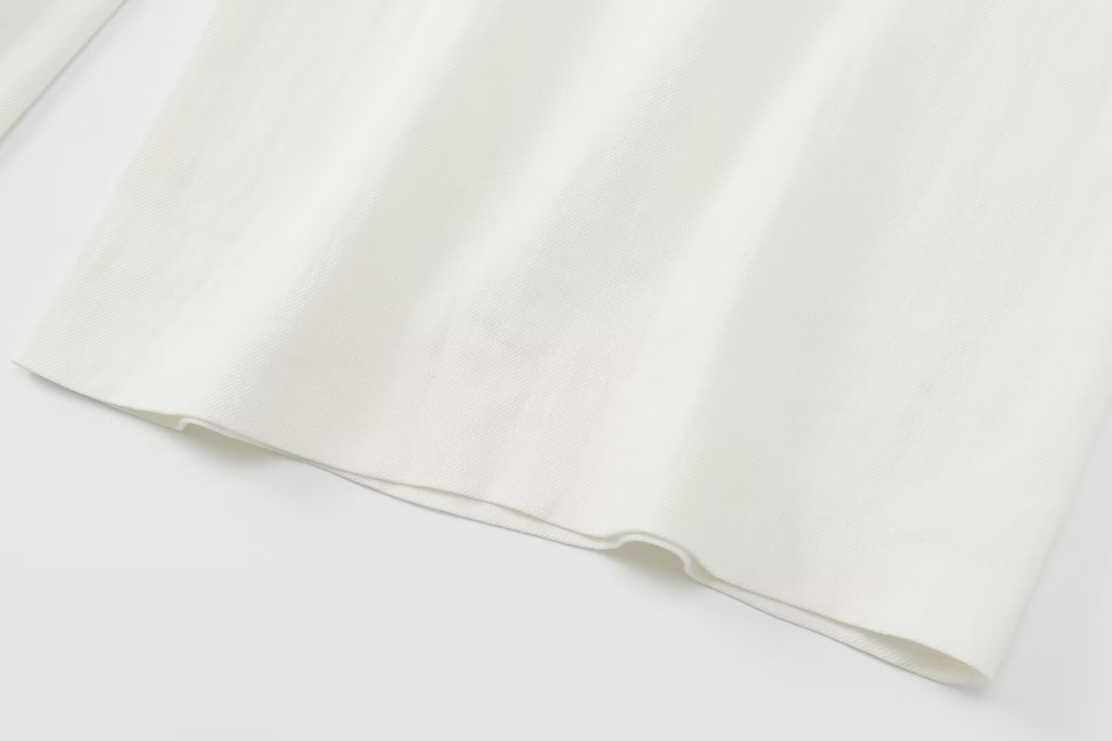 Pantaloni pieghettati in misto lino da donna, stile estivo 2024_voghion.com