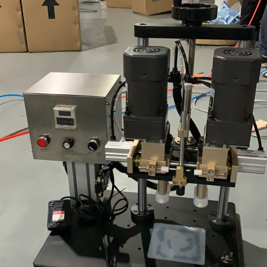 泵头喷雾瓶旋盖机塑料瓶拧盖机药瓶饮料瓶自动旋盖机扭盖机