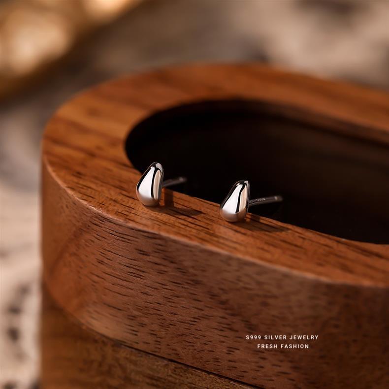 Minimalistiska örhängen i sterlingsilver droppformade guld_voghion.com