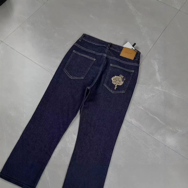 Embroidered rose jeans, new slim-fit flared denim, trendy and stylish long pants for men and women Embroidered rose jeans, new slim-fit flared denim, trendy and stylish long pants for men and women