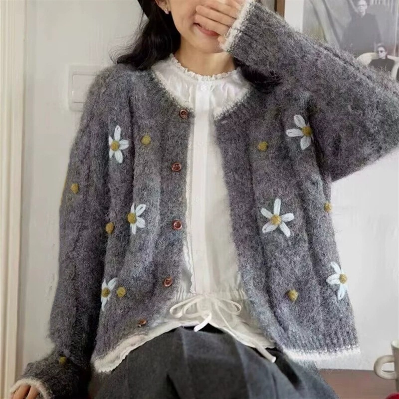 2025 New Autumn and Winter Korean Embroidered Sweater Jacket Loose and Gentle Knitted Cardigan Flower Round Neck Soft and Waxy