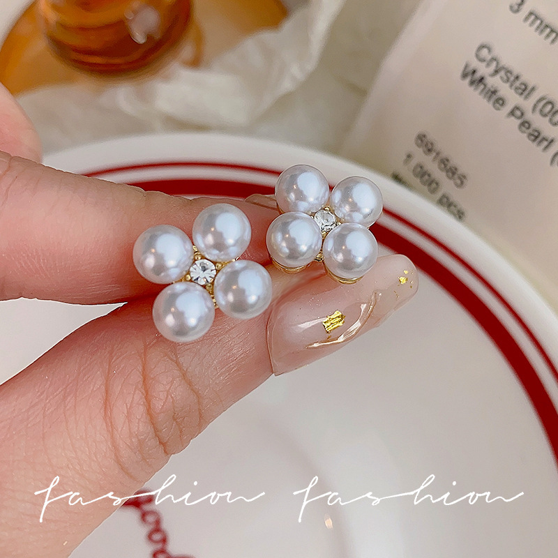 Pendientes de perlas para mujeres ins estilo simple alto sentido nicho temperamento pendientes en línea celebridad retro pendientes aguja de plata al por mayor