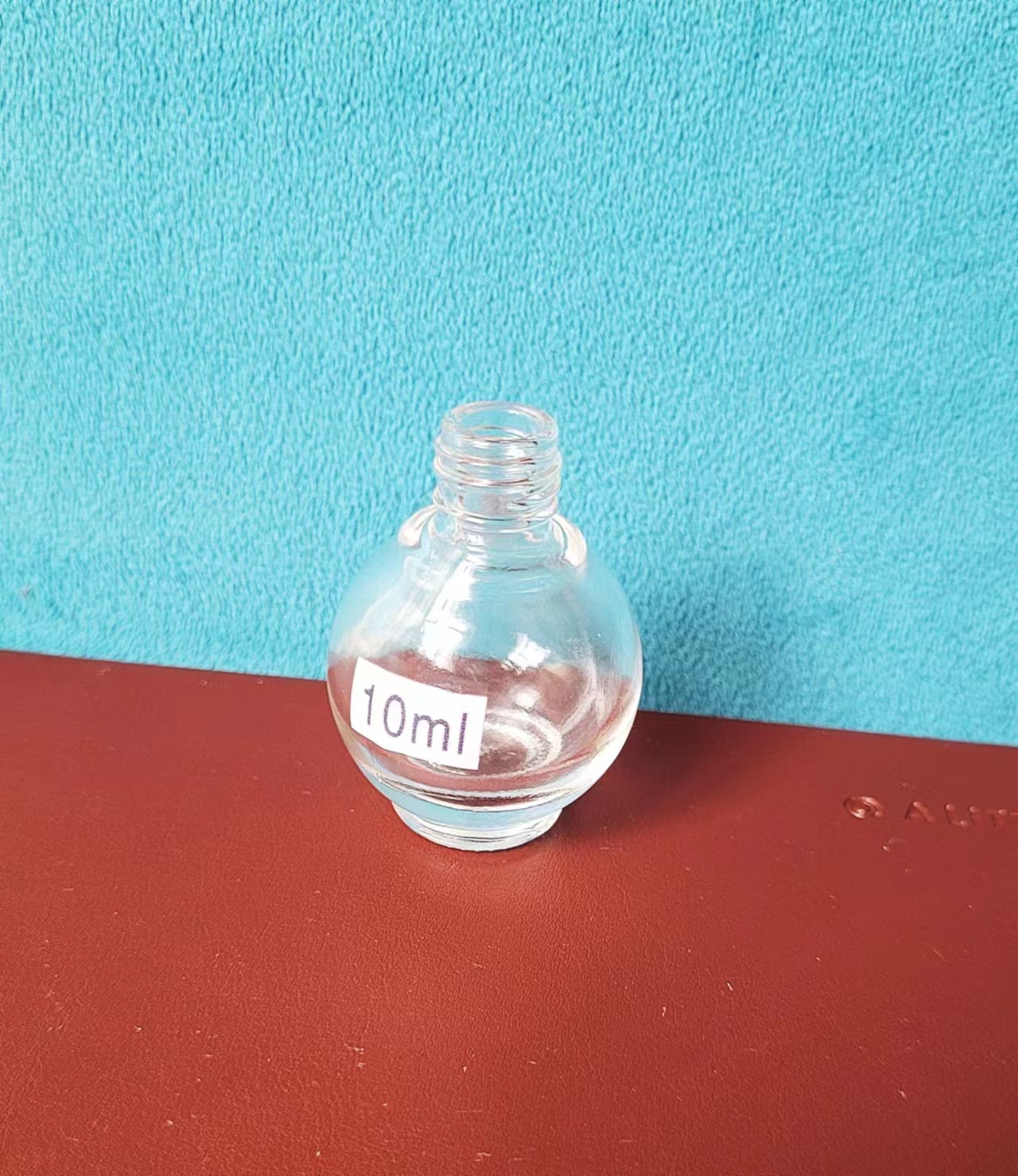 Botella de esmalte de uñas de dos cabezas Botella de pegamento para colorear productos para el cuidado de la piel Botella de maquillaje de subempaque Botella de brillo de labios portátil líquido de diferentes propiedades