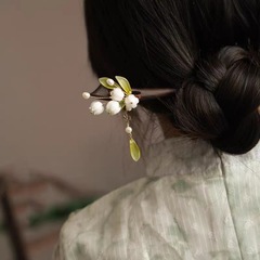 Lily-of-the-valley-style vintage hairpin for updo hairstyles at the back of the head—simple, everyday tassel hair clip, accessory for Hanfu and qipao.