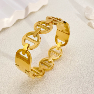 Europe and the United States cross-border hot titanium steel letter D bracelet women do not fade simple fashion niche stainless steel bracelet jewelry