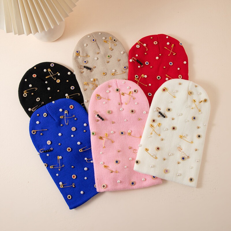 European and American Style Pearl Rhinestone Brooch Knitted Beanie Subculture Y2K Hot Girl Street Style Autumn and Winter Ear-Protecting Wool Hat European and American Style Pearl Rhinestone Brooch Knitted Beanie Subculture Y2K Hot Girl Street Style Autumn and Winter Ear-Protecting Wool Hat