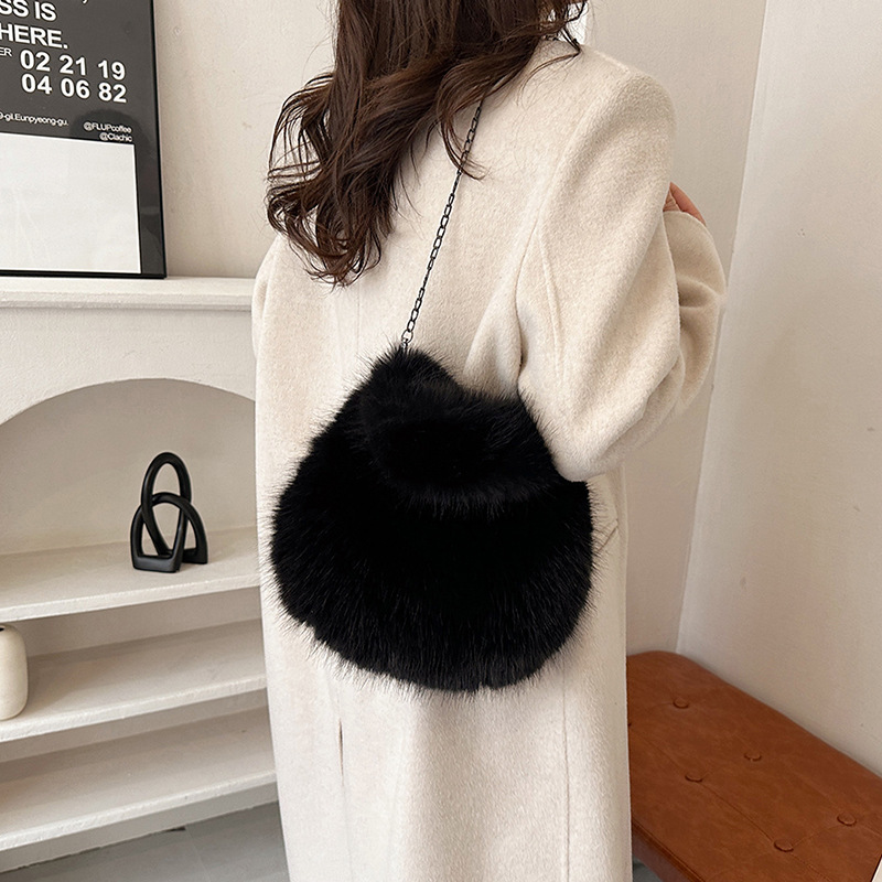 elegant demi-season handheld shoulder bag on chain